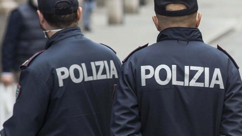 Torino: cade con la moto e perde la droga, 30enne in fuga