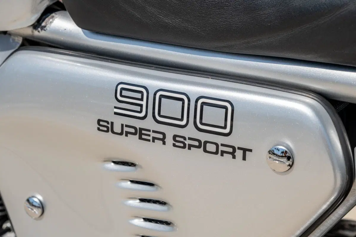 Una Ducati 900 SS del 1976 all'asta per 30.000 euro (14)