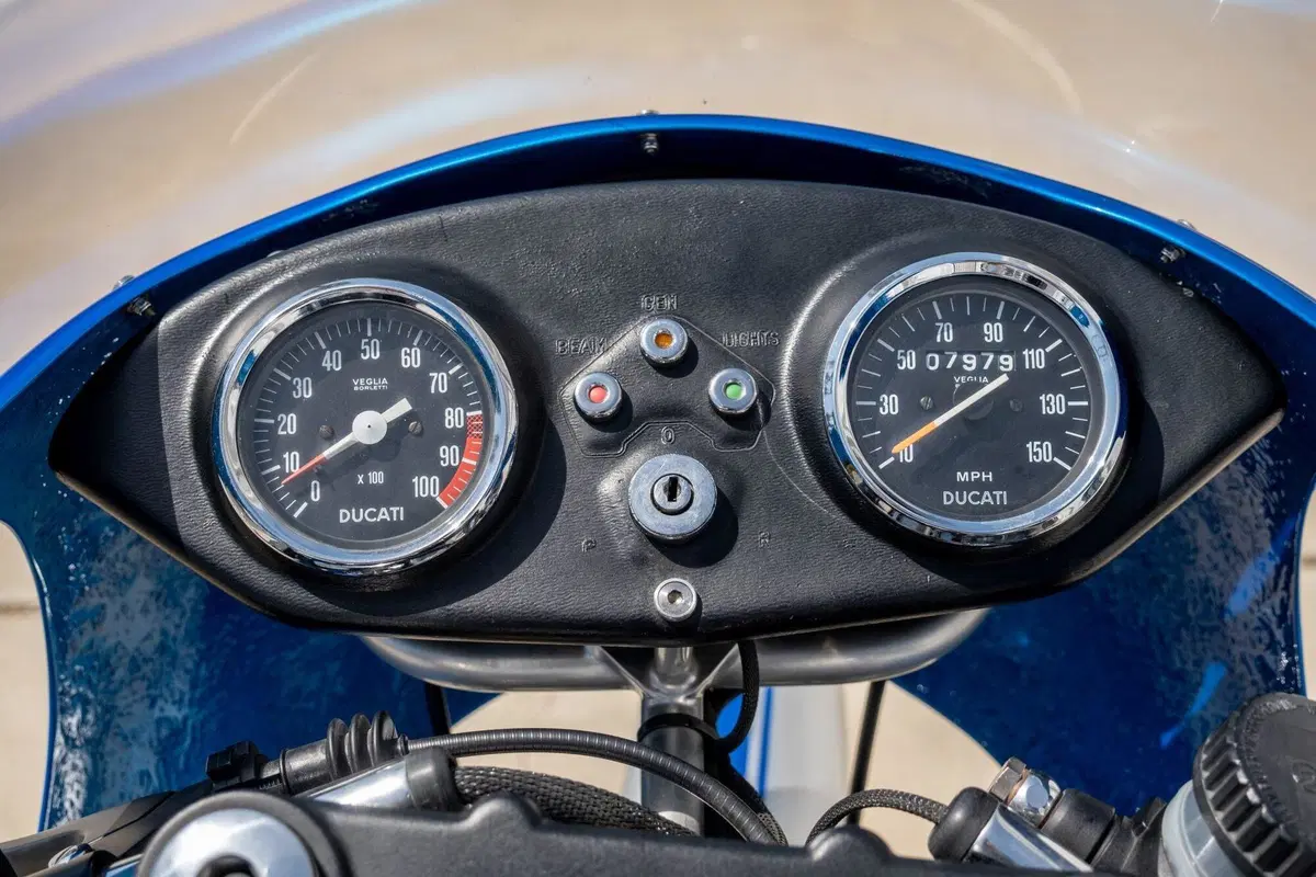 Una Ducati 900 SS del 1976 all'asta per 30.000 euro (10)