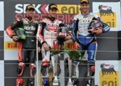 Rea vince Gara 1 a Silverstone