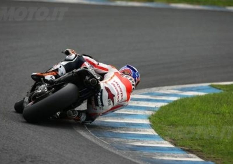 Casey Stoner ostacolato dal brutto tempo a Motegi