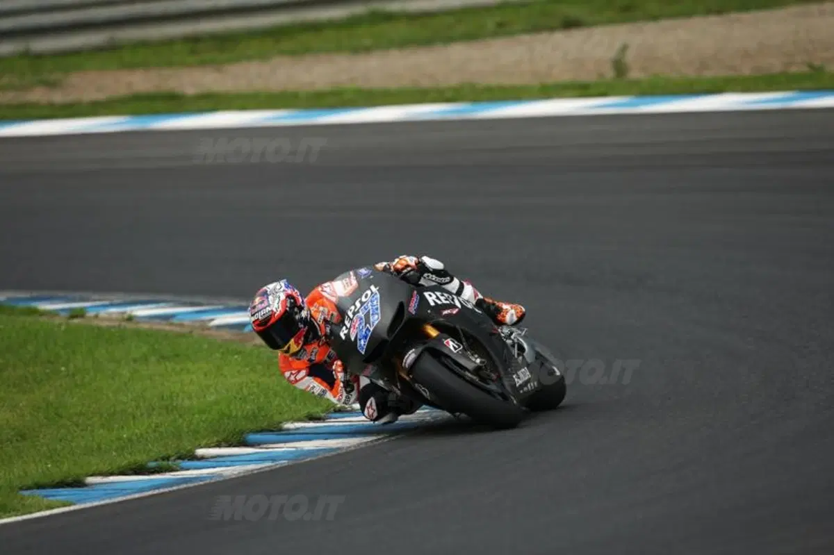 Casey Stoner ostacolato dal brutto tempo a Motegi (2)