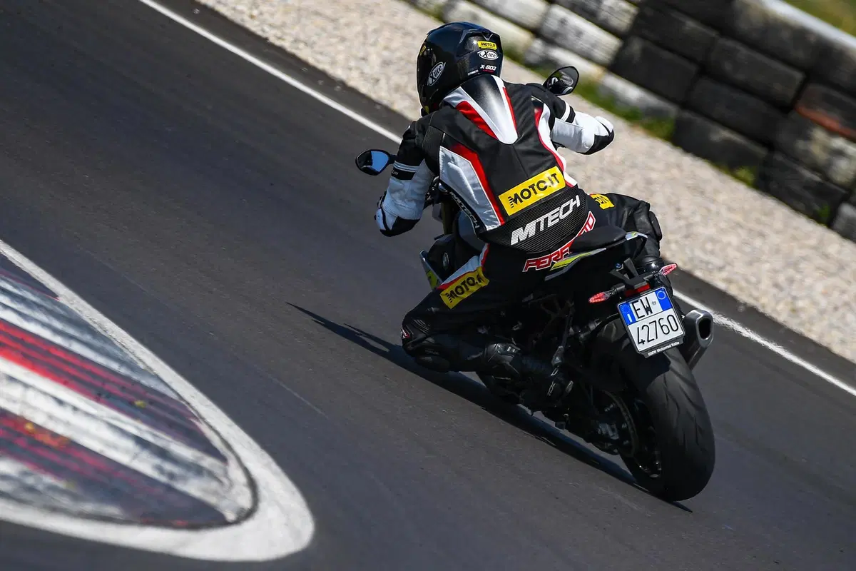 BMW S1000R 2021 TEST: è migliorata. Forse troppo? (2)