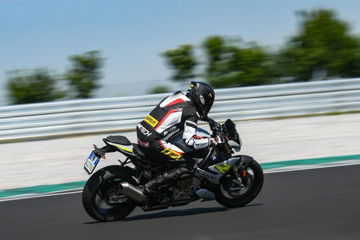 BMW S1000R 2021 TEST: è migliorata. Forse troppo? (5)