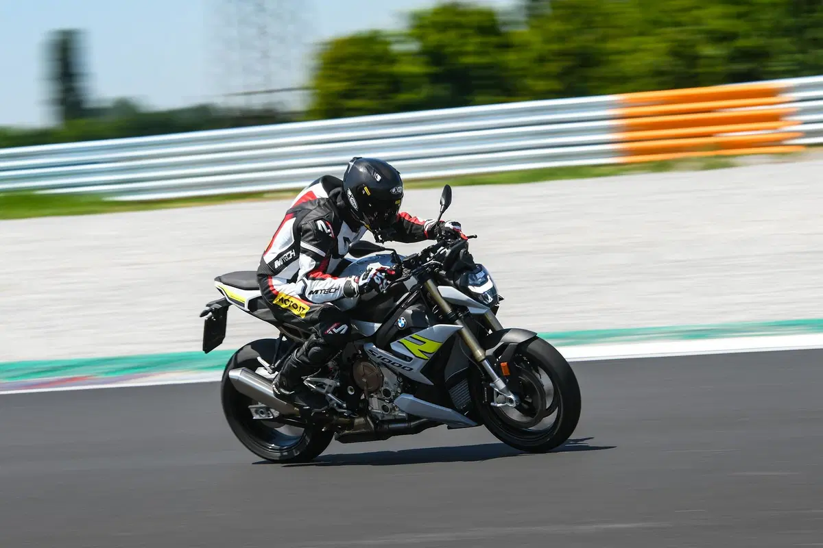BMW S1000R 2021 TEST: è migliorata. Forse troppo? (4)