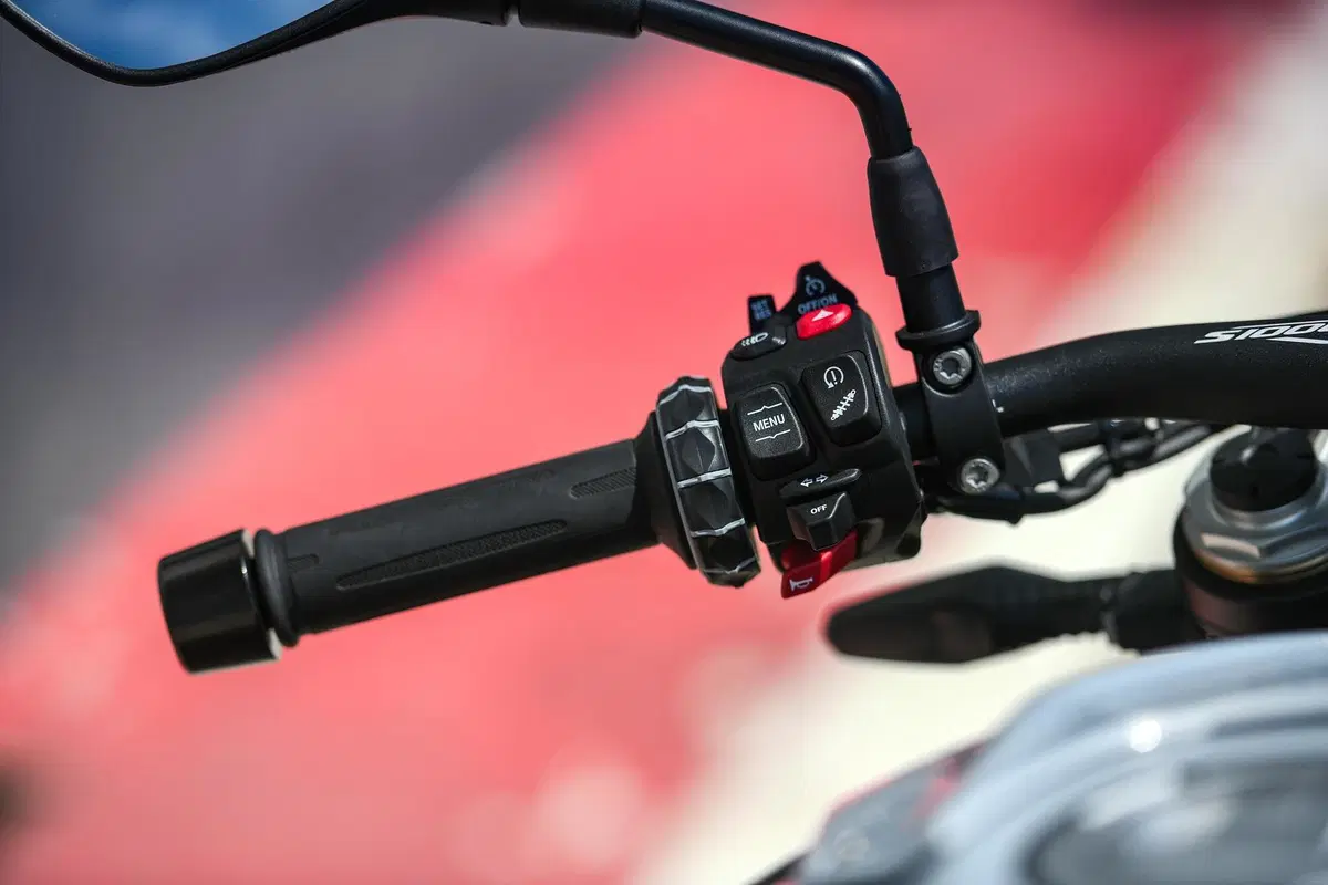 BMW S1000R 2021 TEST: è migliorata. Forse troppo? (15)