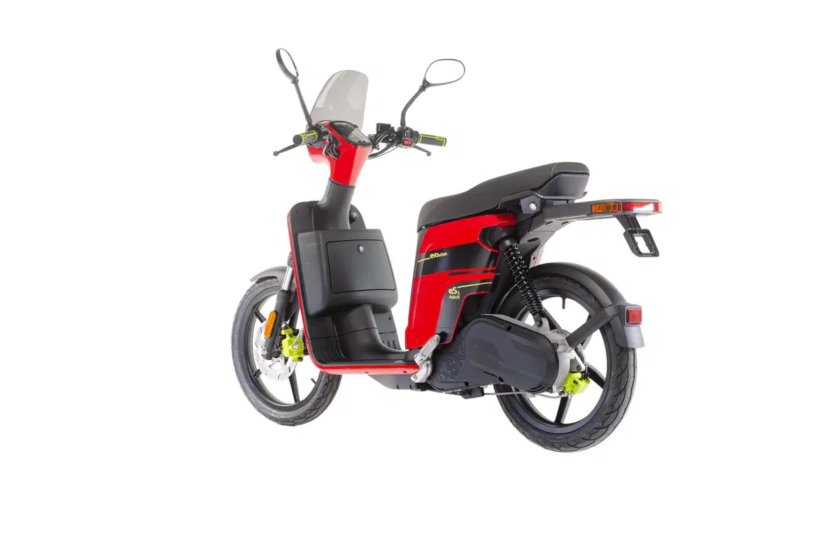 Scooter Askoll 2021. Nuovi colori e nuove batterie (4)