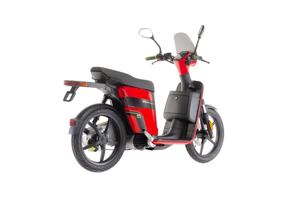 Scooter Askoll 2021. Nuovi colori e nuove batterie (5)