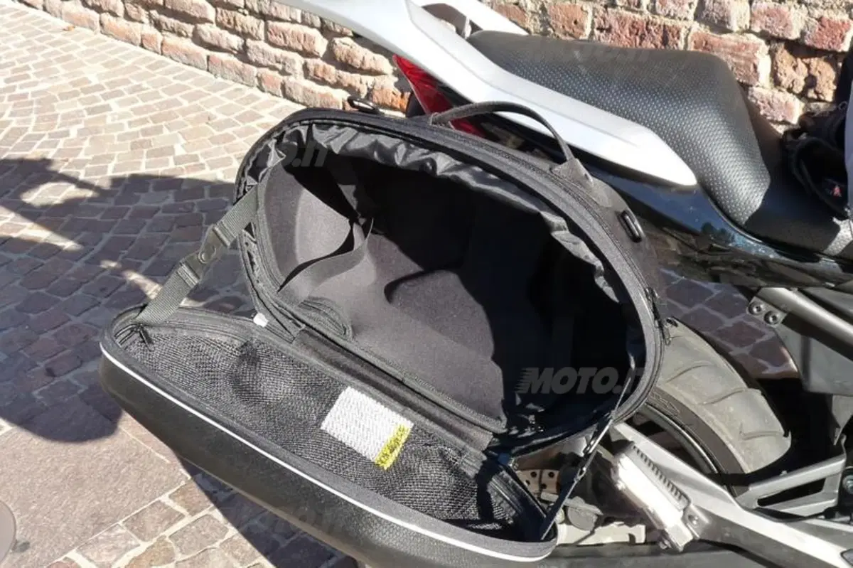 GIVI: borse 3D600 Easylock, 3D603 Tanklock e XS305 (3)