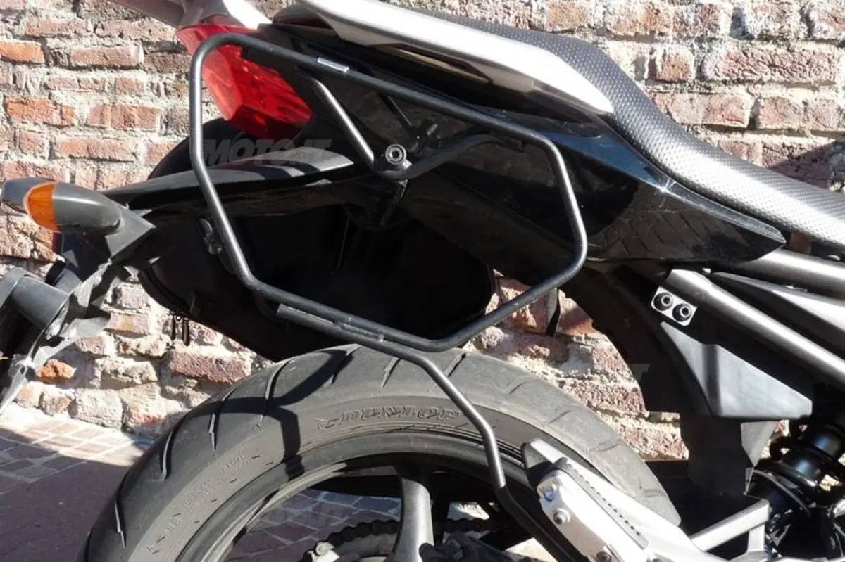 GIVI: borse 3D600 Easylock, 3D603 Tanklock e XS305 (5)