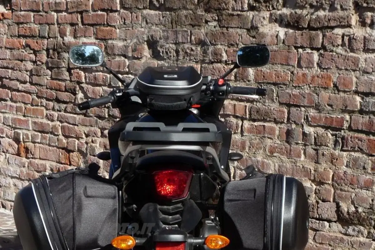 GIVI: borse 3D600 Easylock, 3D603 Tanklock e XS305 (6)