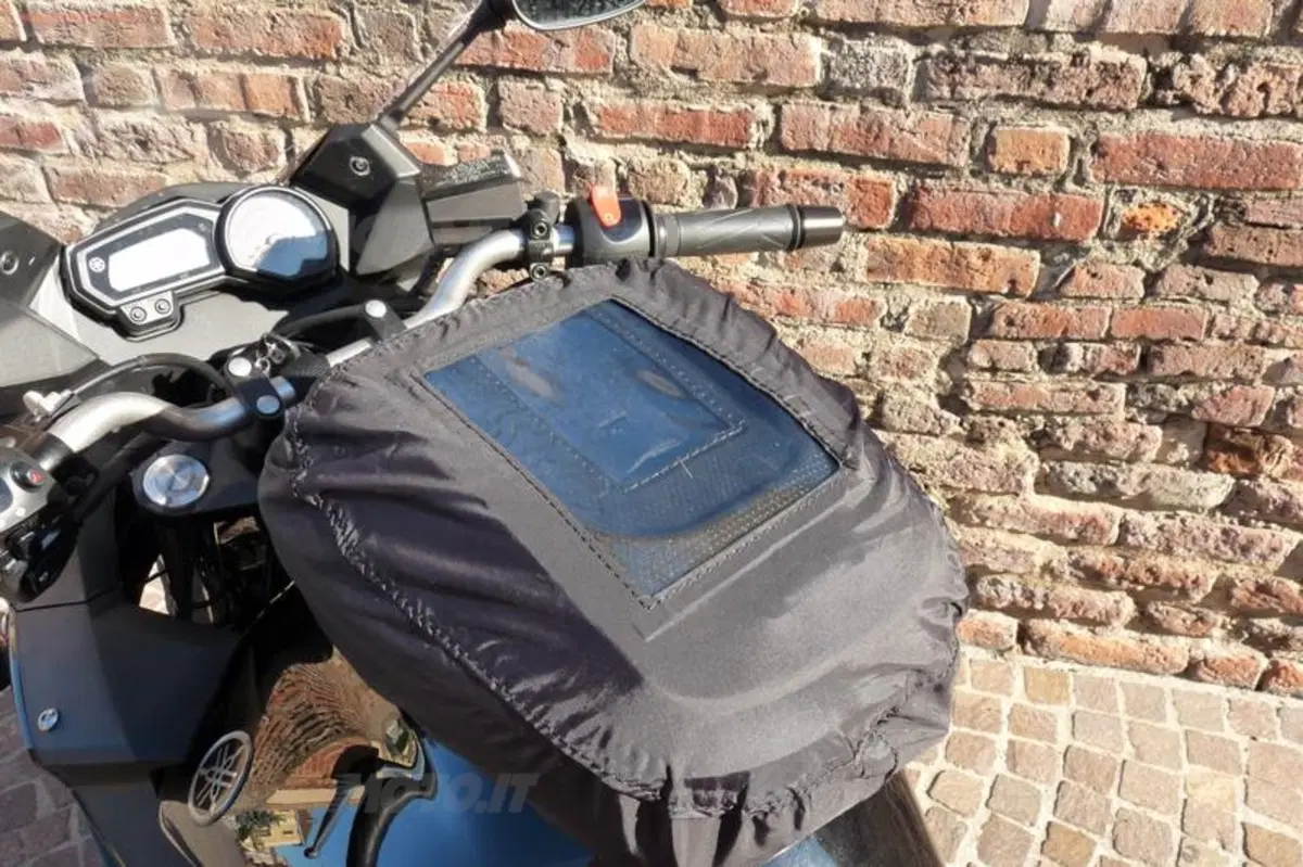 GIVI: borse 3D600 Easylock, 3D603 Tanklock e XS305 (8)