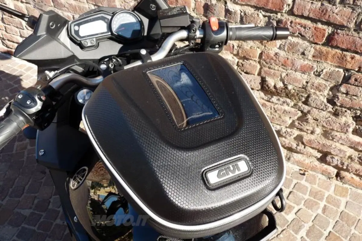 GIVI: borse 3D600 Easylock, 3D603 Tanklock e XS305 (10)