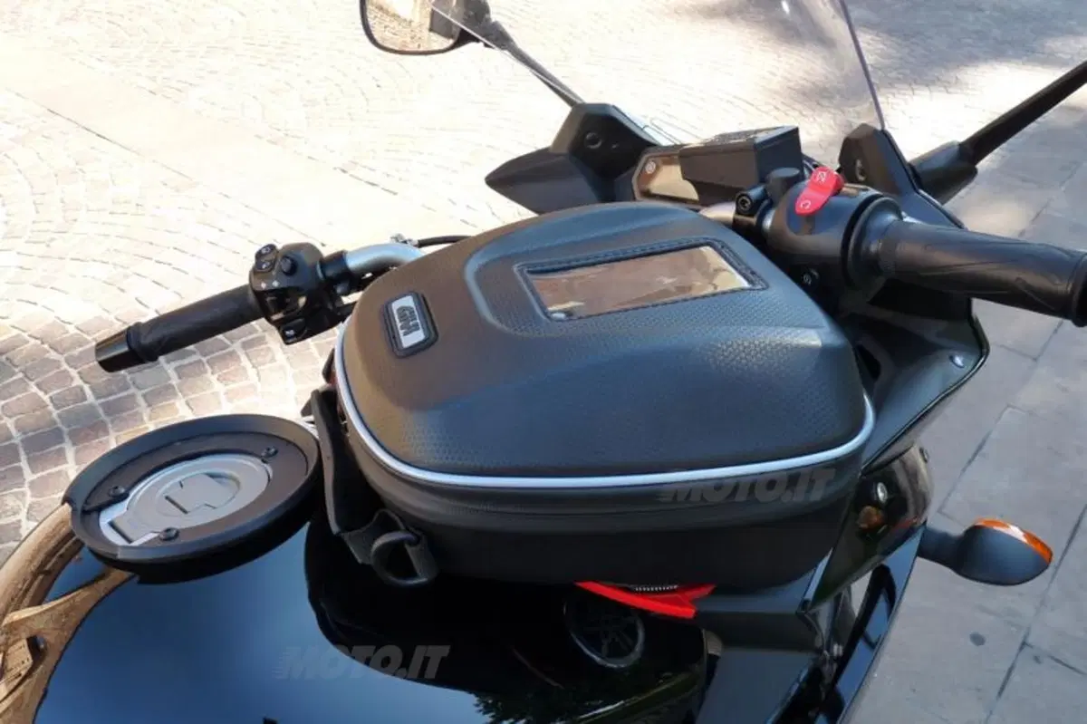GIVI: borse 3D600 Easylock, 3D603 Tanklock e XS305 (16)