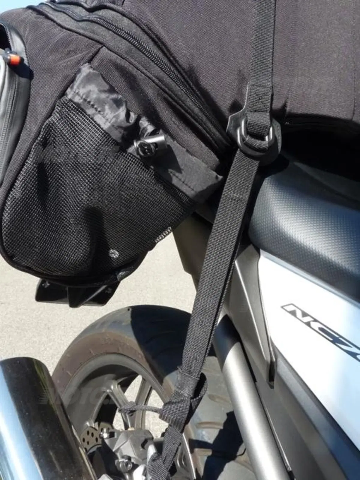 GIVI: borse 3D600 Easylock, 3D603 Tanklock e XS305 (22)