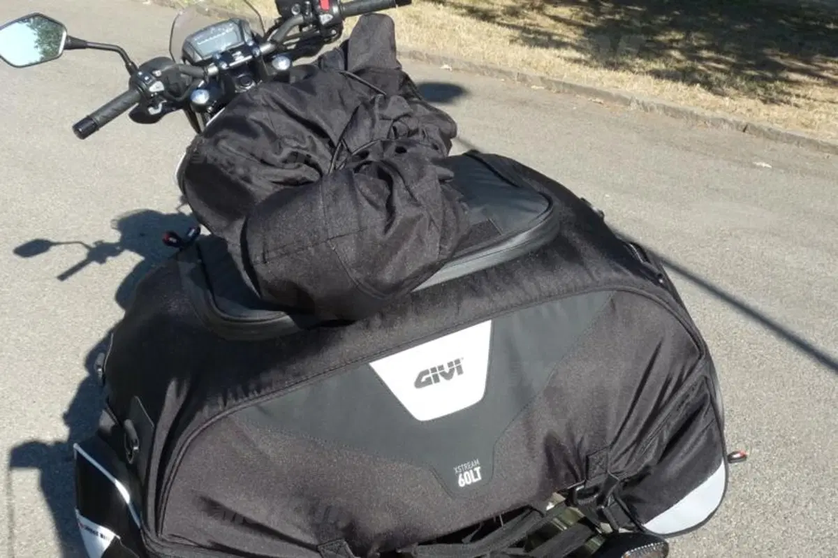 GIVI: borse 3D600 Easylock, 3D603 Tanklock e XS305 (31)