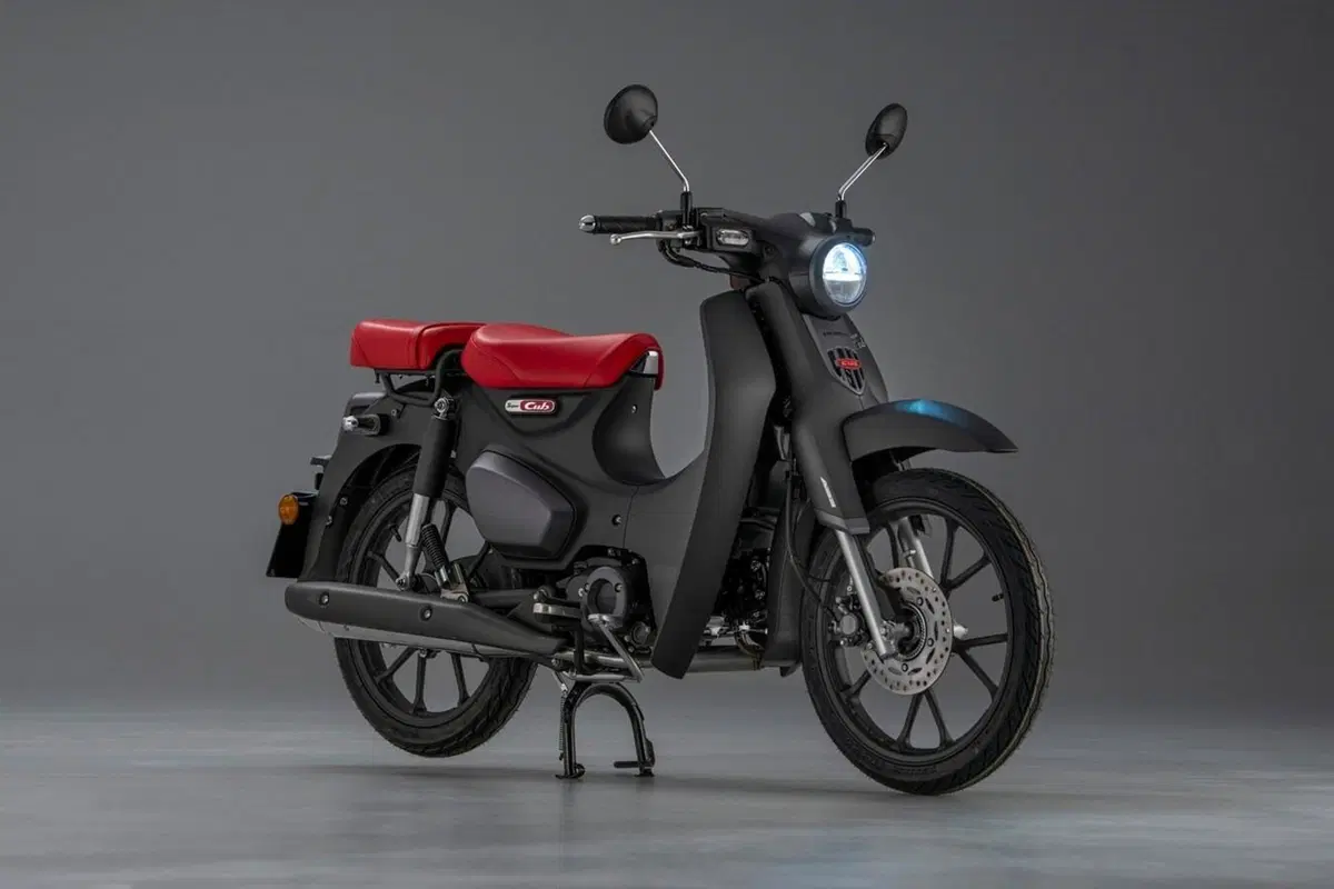 Honda Super Cub C125. Sella doppia ed Euro 5 per il 2021 (3)
