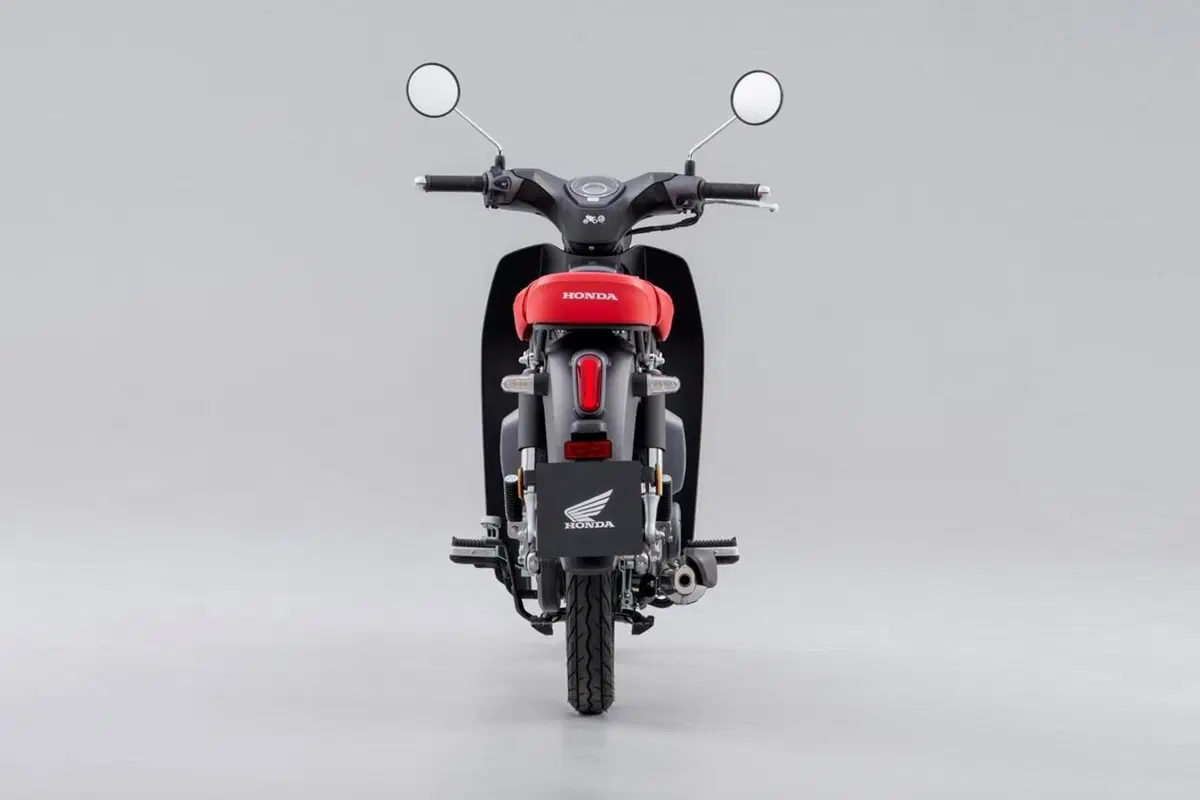 Honda Super Cub C125. Sella doppia ed Euro 5 per il 2021 (10)