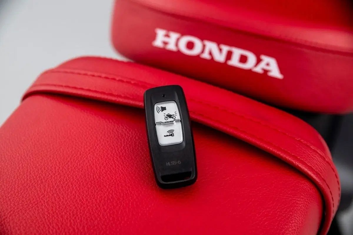 Honda Super Cub C125. Sella doppia ed Euro 5 per il 2021 (19)