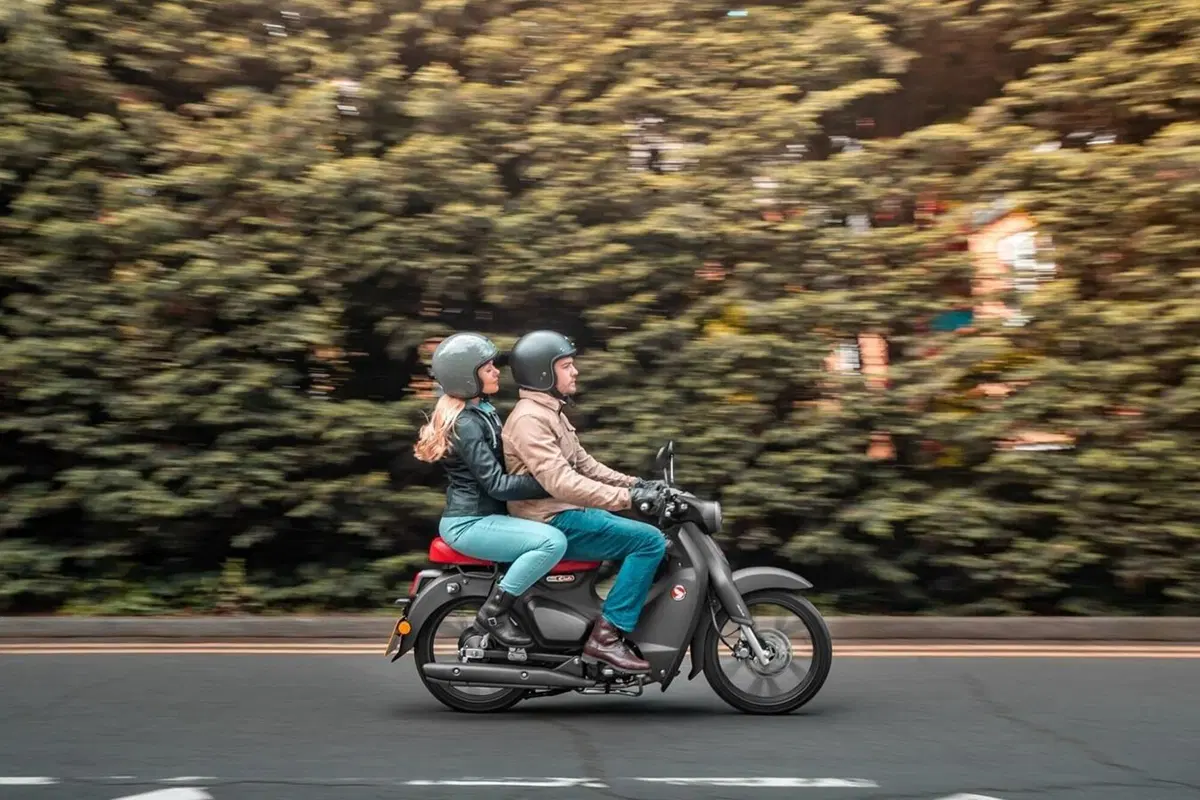 Honda Super Cub C125. Sella doppia ed Euro 5 per il 2021 (11)