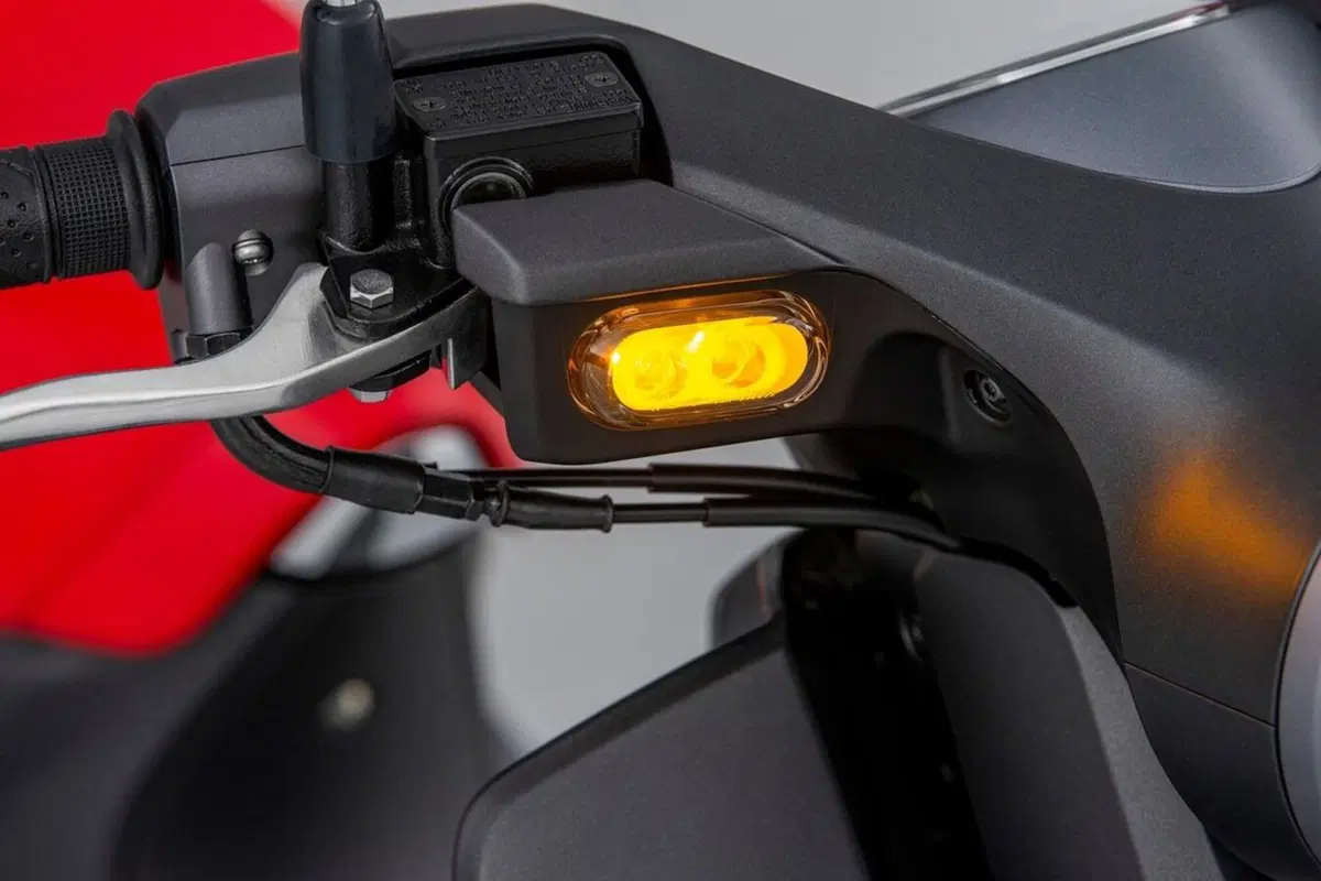 Honda Super Cub C125. Sella doppia ed Euro 5 per il 2021 (21)