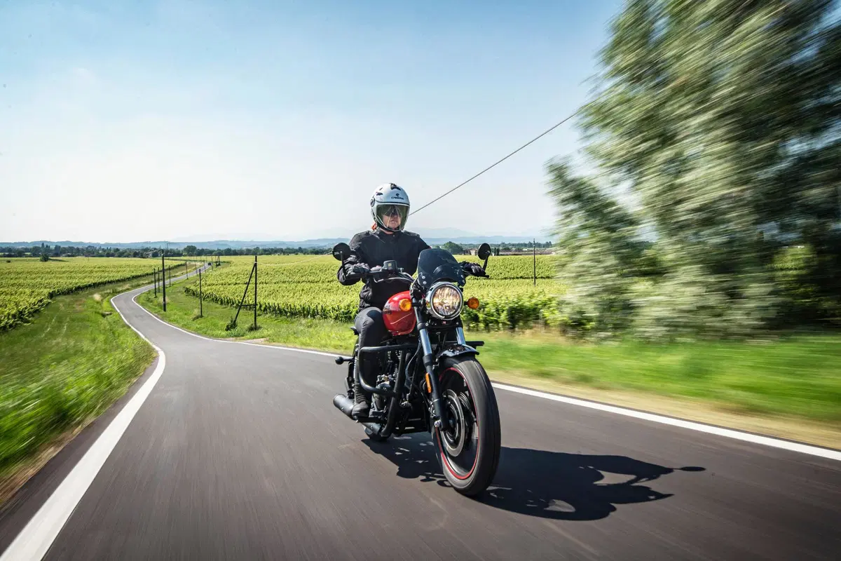 Royal Enfield Meteor 350 TEST: ritorno alla sostanza (7)