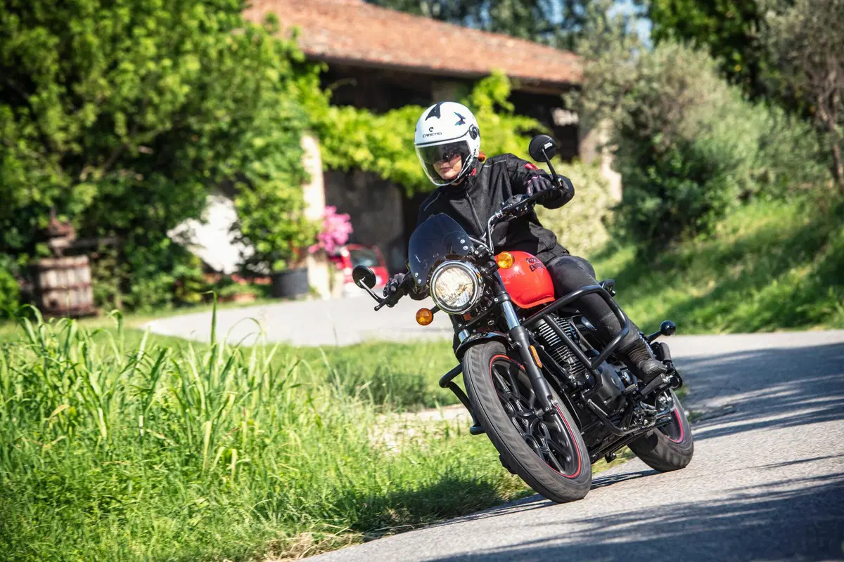 Royal Enfield Meteor 350 TEST: ritorno alla sostanza (4)