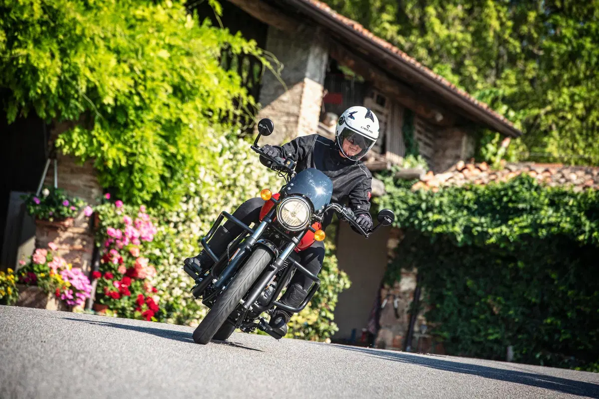 Royal Enfield Meteor 350 TEST: ritorno alla sostanza (11)