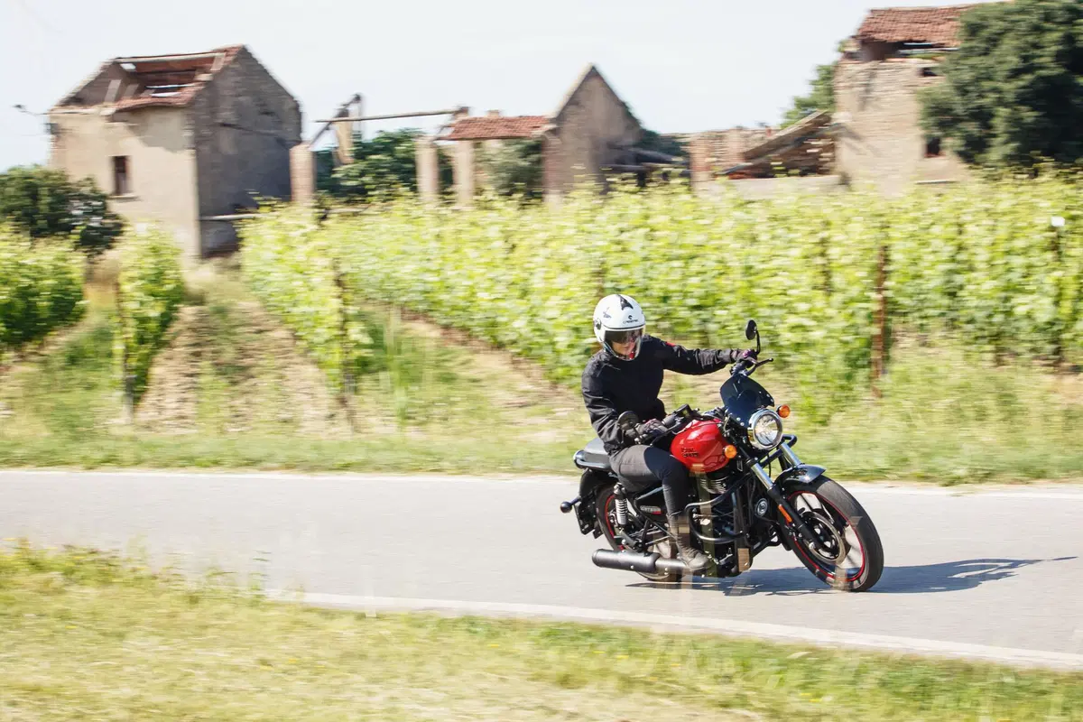 Royal Enfield Meteor 350 TEST: ritorno alla sostanza (14)