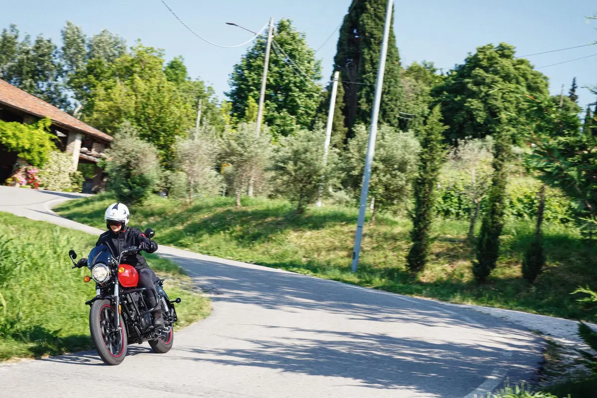 Royal Enfield Meteor 350 TEST: ritorno alla sostanza (16)