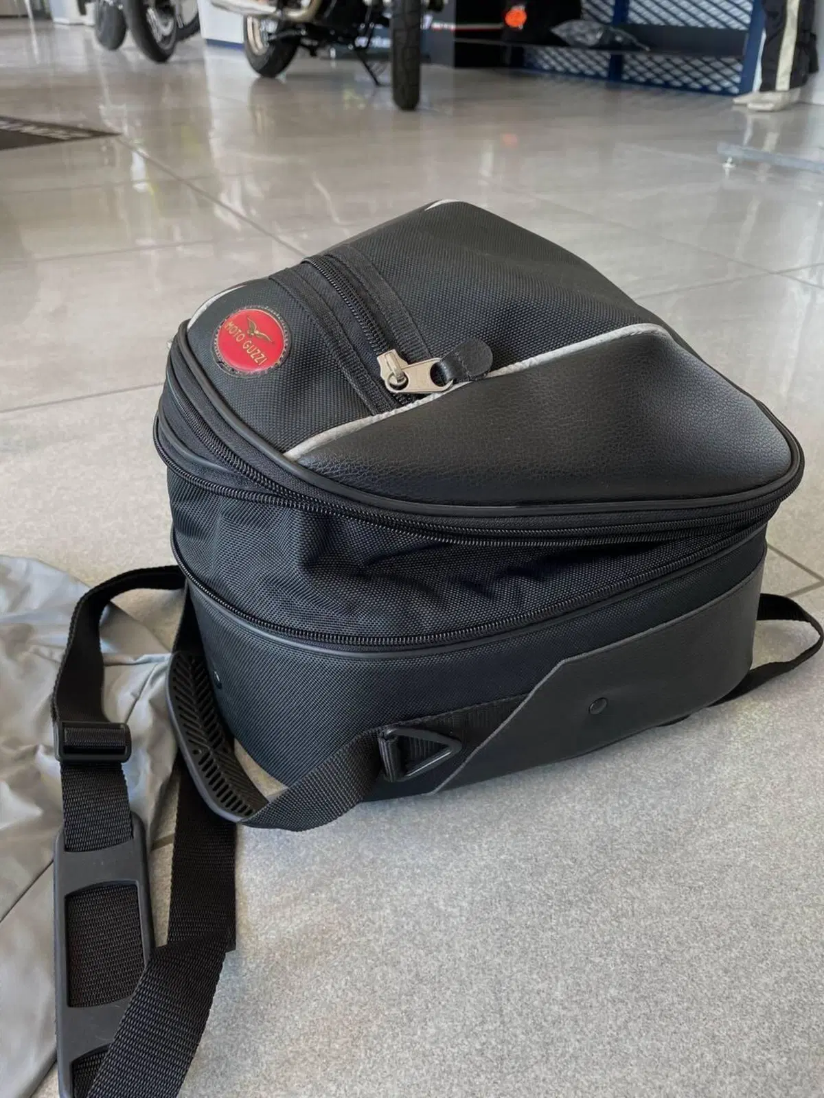 Borsa porta pacchi Moto Guzzi Griso estensibile (5)