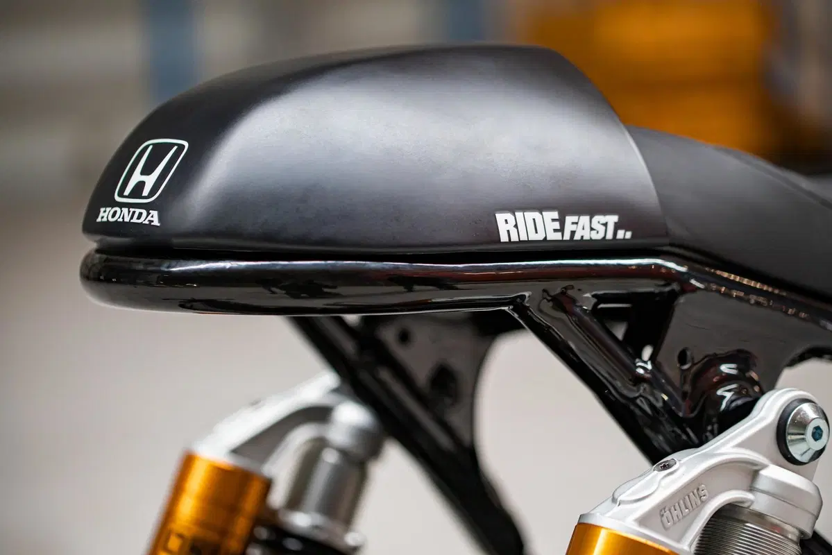 La Honda CB750 del 1993 diventa HB-Custom #39 (13)