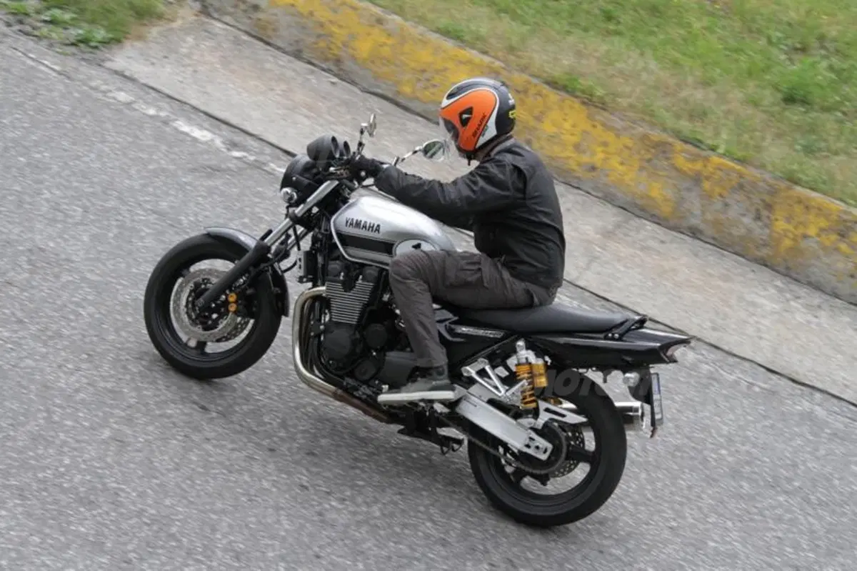 Yamaha XJR1300 2013 (4)