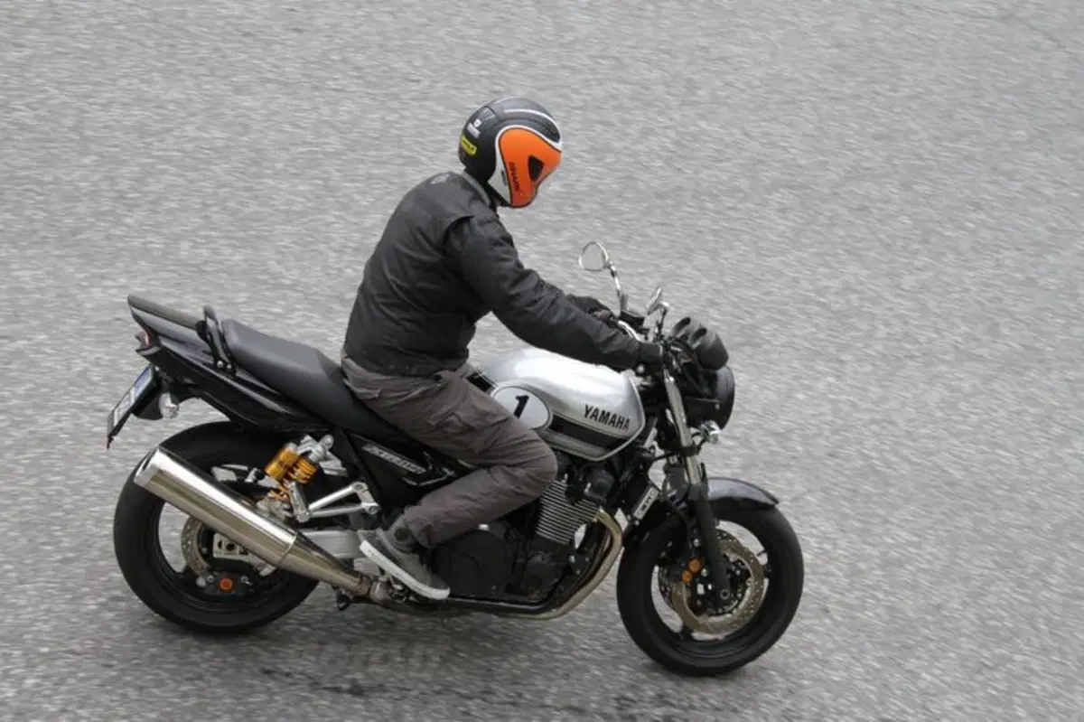 Yamaha XJR1300 2013 (5)