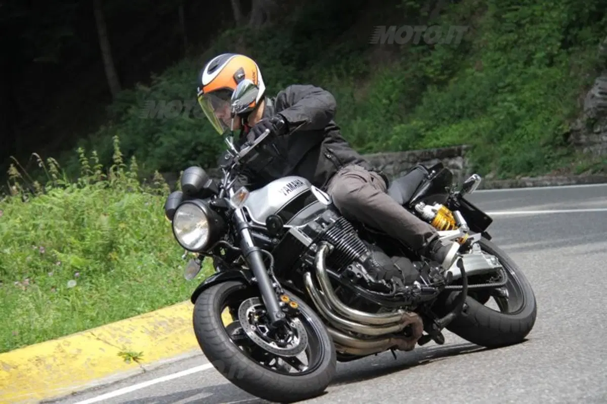 Yamaha XJR1300 2013 (7)