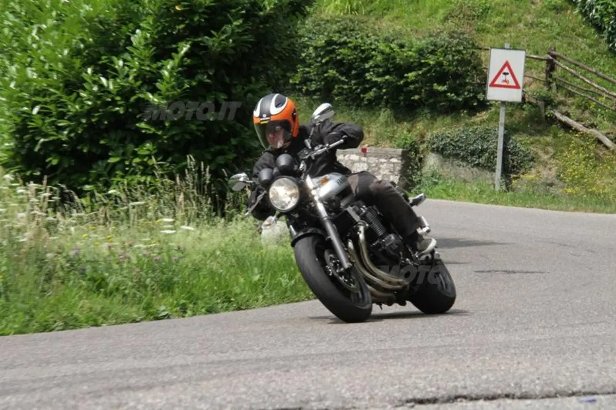 Yamaha XJR1300 2013 (10)