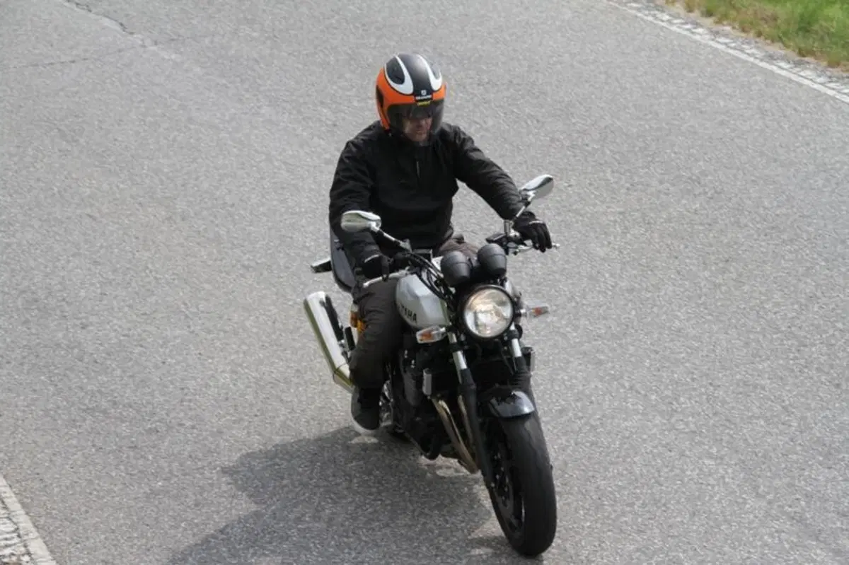 Yamaha XJR1300 2013 (11)