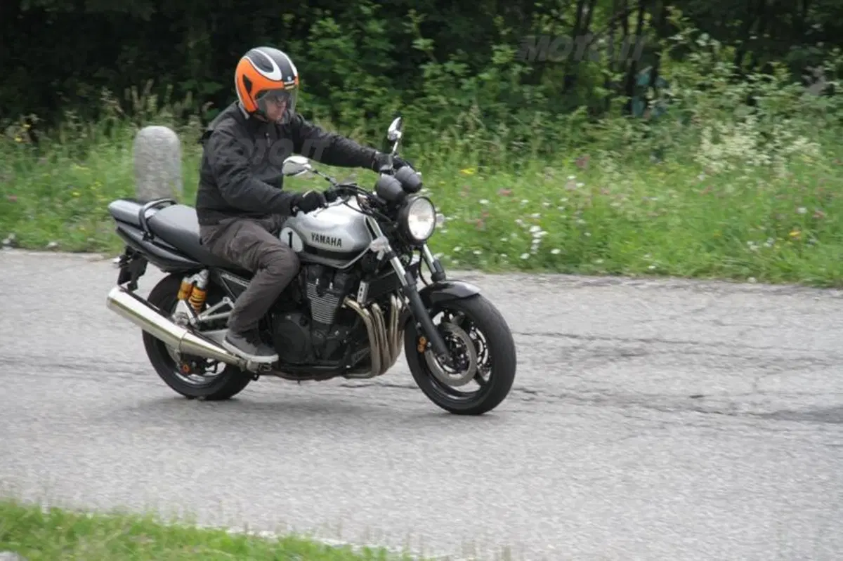 Yamaha XJR1300 2013 (14)