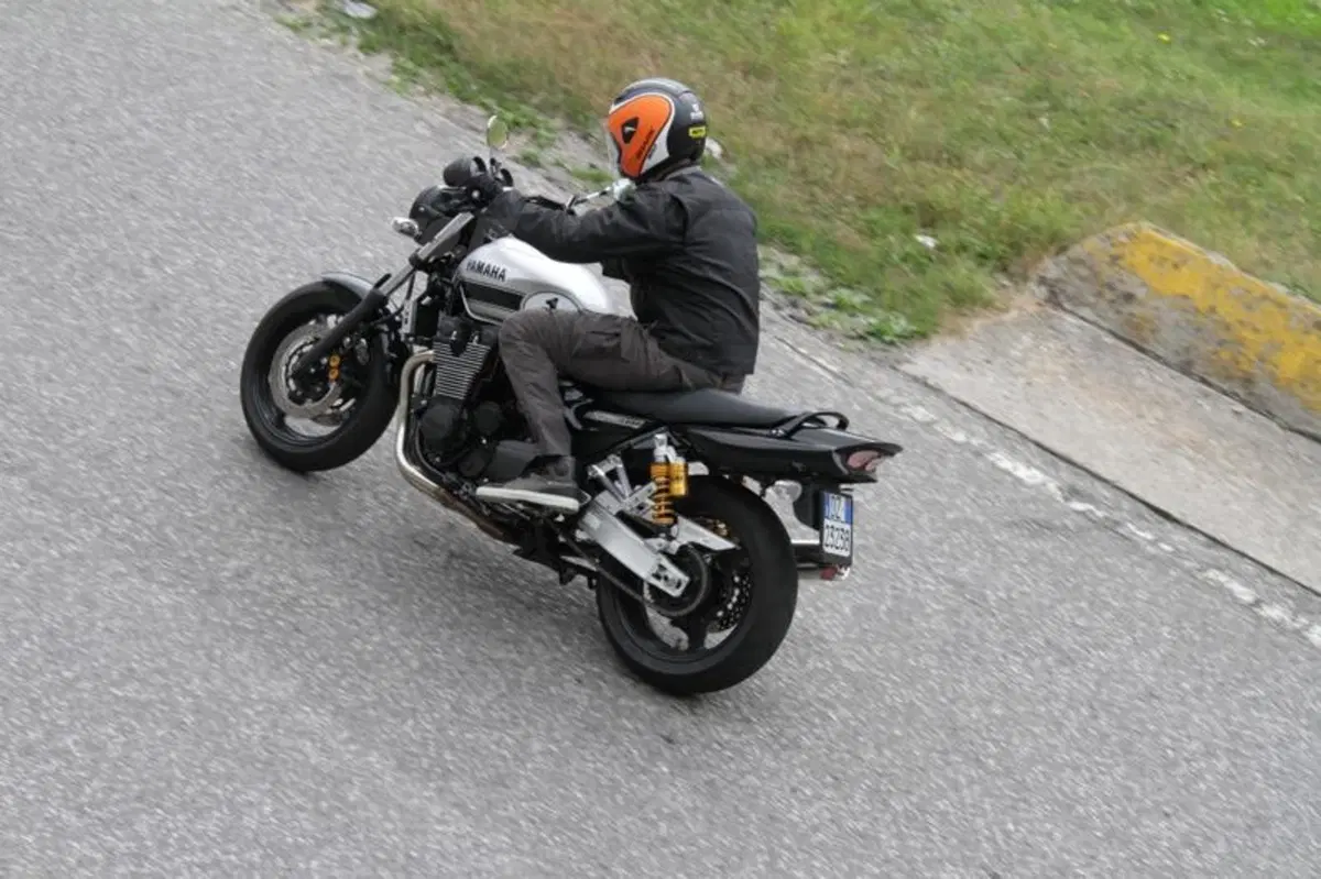 Yamaha XJR1300 2013 (16)