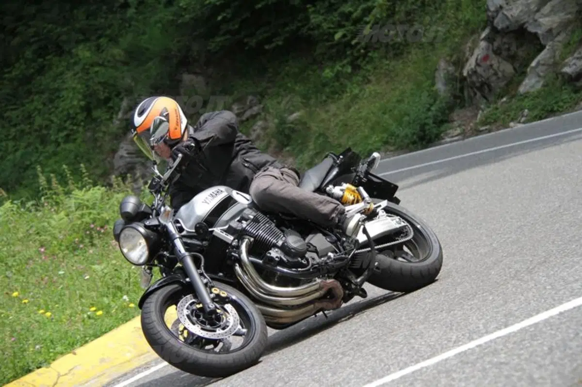 Yamaha XJR1300 2013 (18)