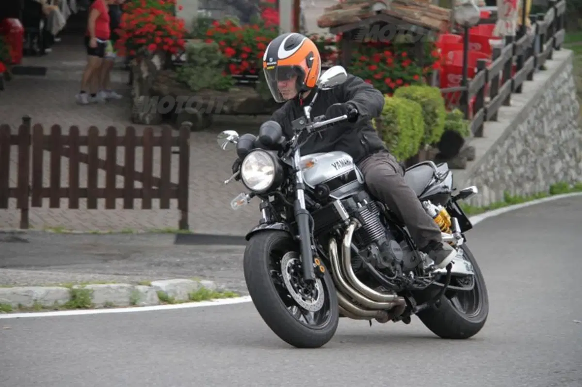 Yamaha XJR1300 2013 (21)