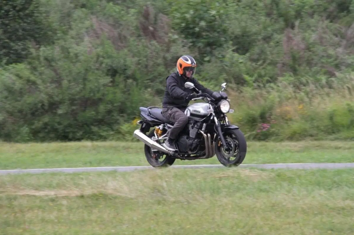 Yamaha XJR1300 2013 (22)