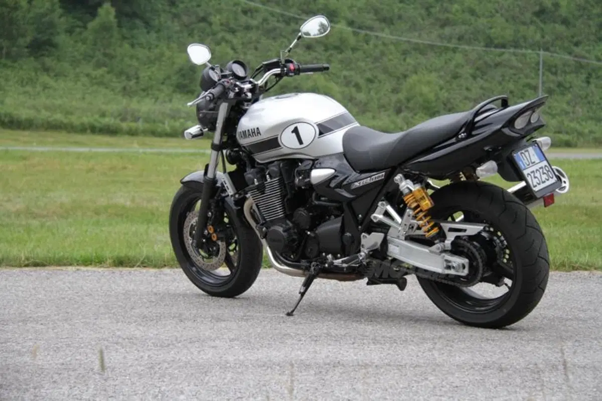 Yamaha XJR1300 2013 (24)