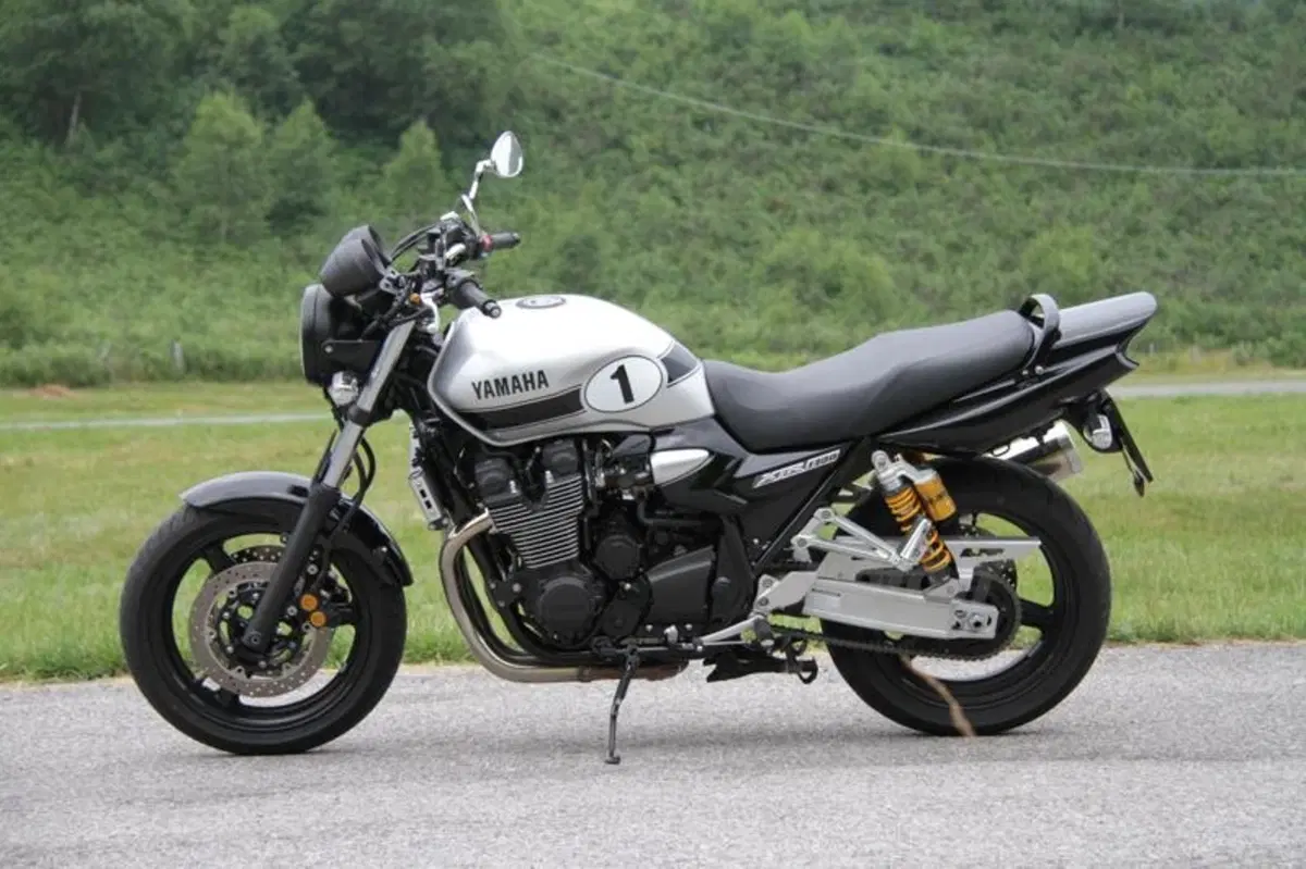 Yamaha XJR1300 2013 (25)