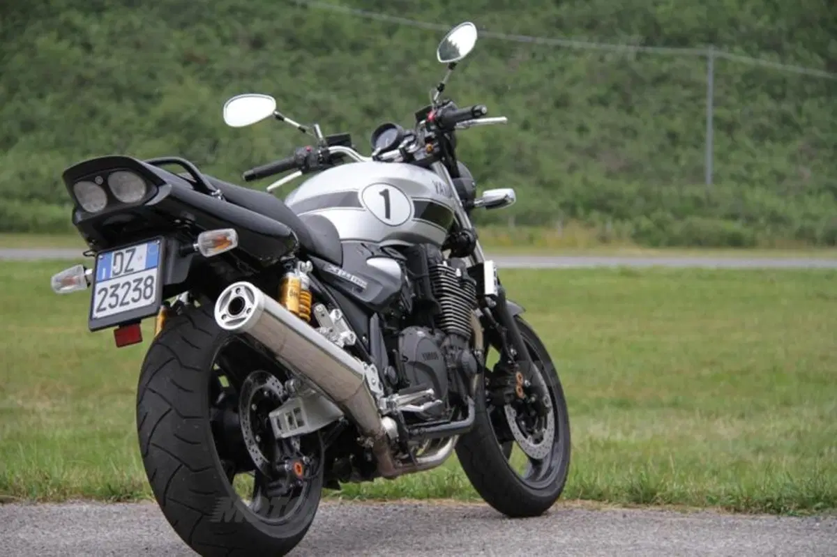 Yamaha XJR1300 2013 (30)