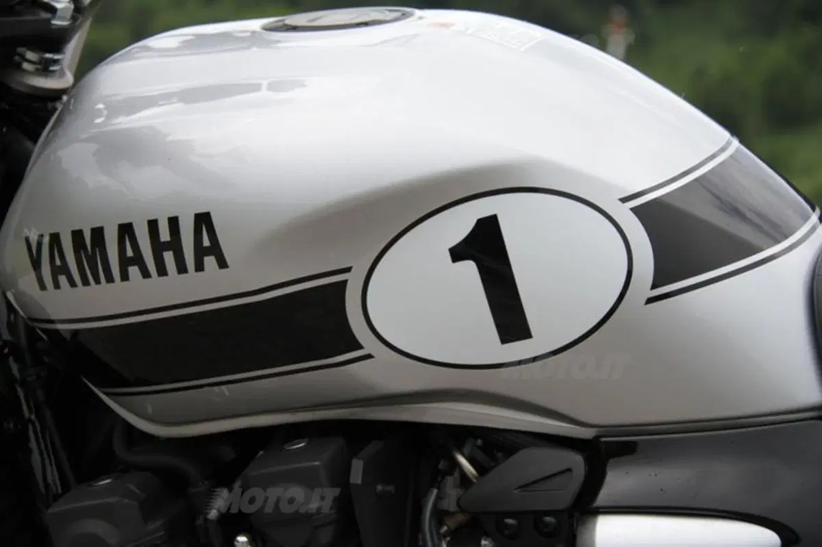 Yamaha XJR1300 2013 (39)