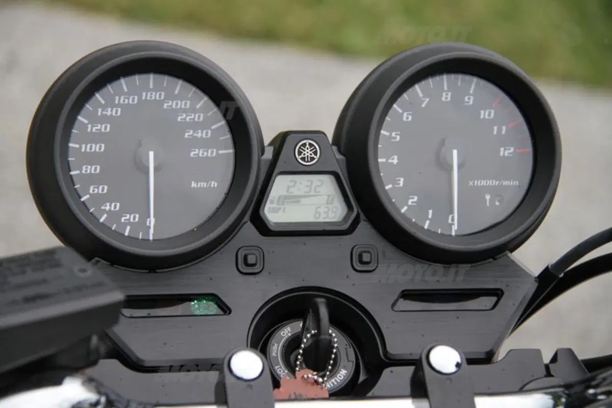 Yamaha XJR1300 2013 (42)