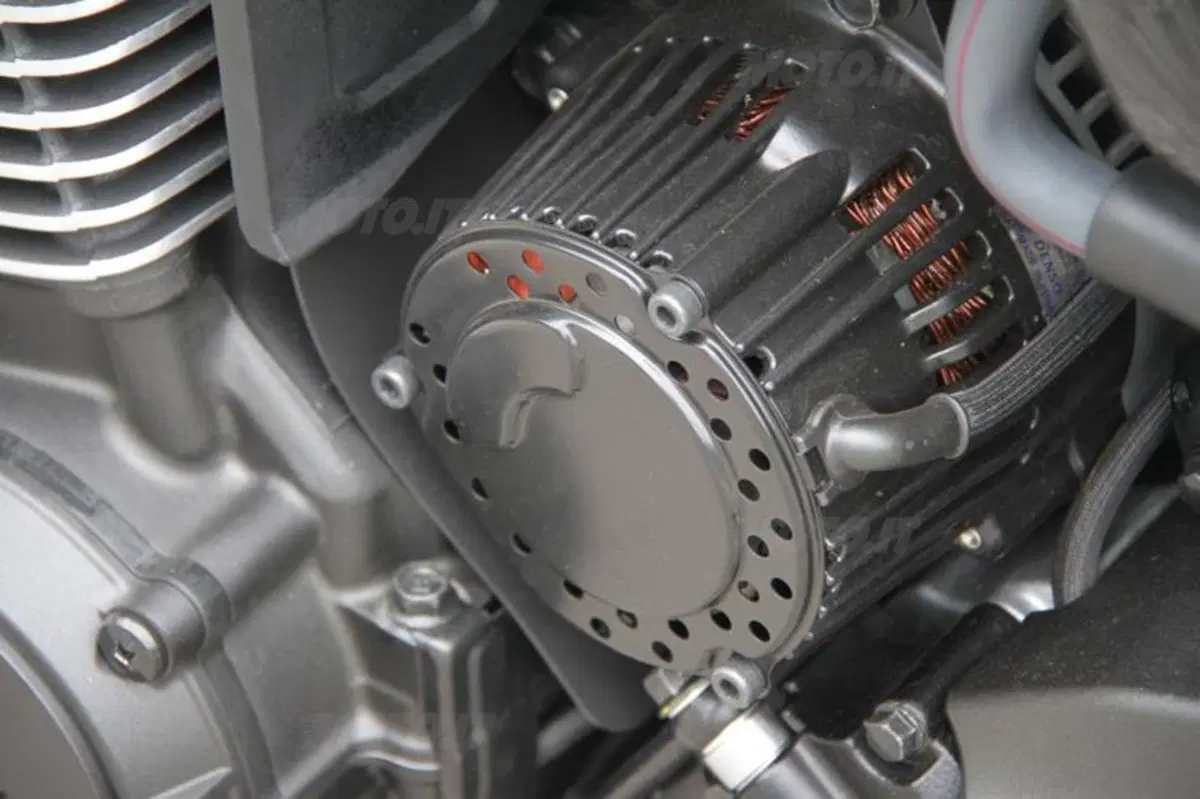 Yamaha XJR1300 2013 (44)