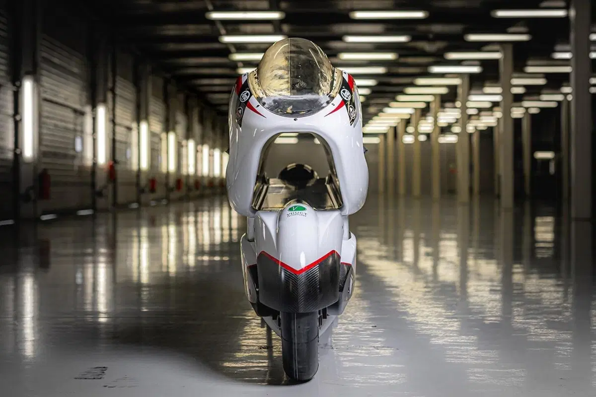 La moto elettrica con il buco punta al record di Max Biaggi (3)