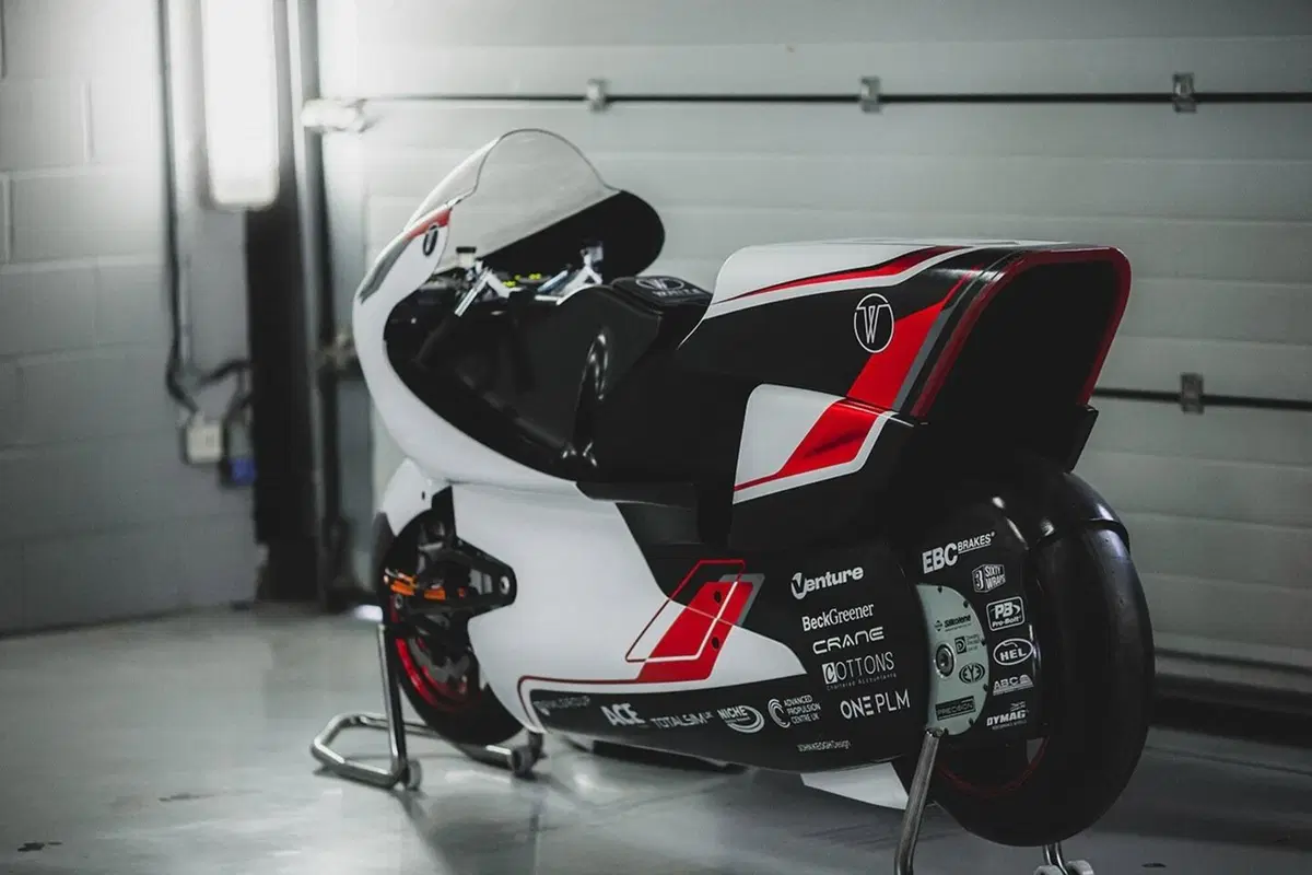 La moto elettrica con il buco punta al record di Max Biaggi (4)